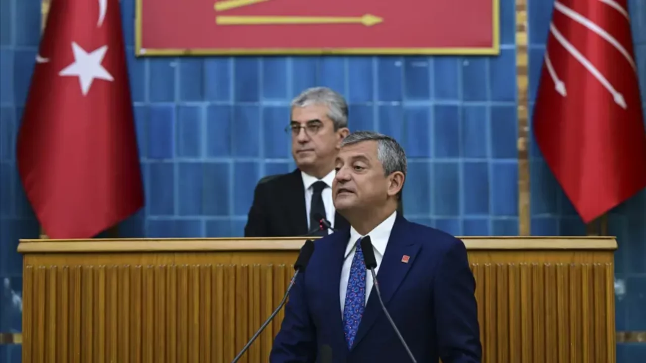 &Ouml;zg&uuml;r &Ouml;zel, CHP Grubu'na veda etti: Yeni partimizi kuruyoruz