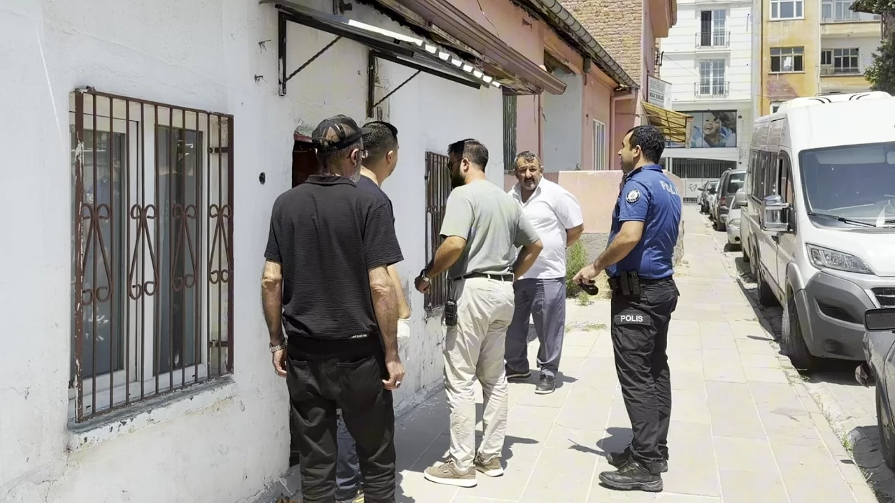 37 yaşındaki kişi evinde &ouml;l&uuml; bulundu