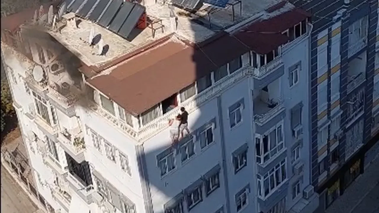 Yangında y&uuml;rekleri ağza getiren anlar! Alevlerden ka&ccedil;arken &ouml;l&uuml;mle burun buruna geldiler...