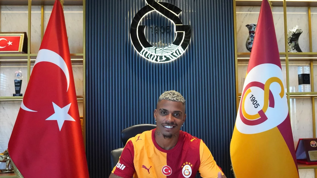 Galatasaray, Lemina ile 2 yıl daha devam ediyor