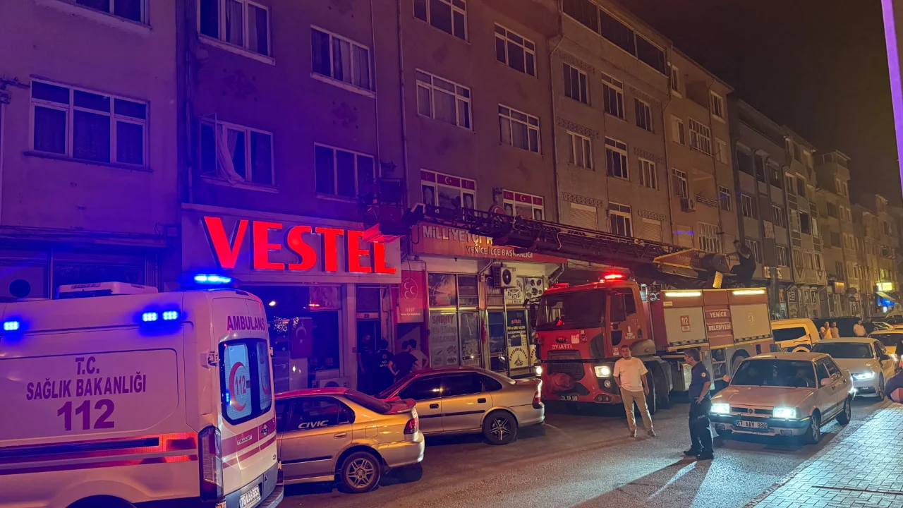 &Ccedil;ocuklarının g&ouml;z&uuml; &ouml;n&uuml;nde eşini katletti! Ardından canına kıymaya kalktı