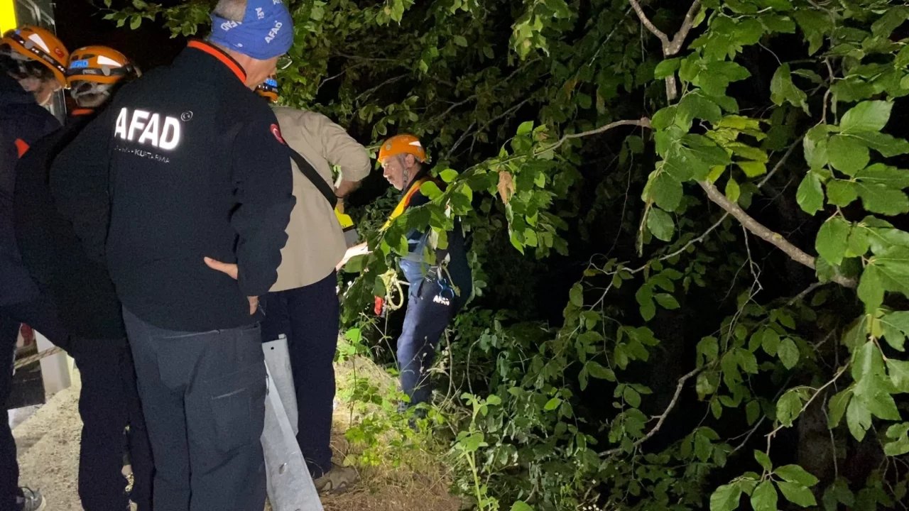 Bursa'da uçurum kenarında bulunan motosiklet alarmı! Sürücü için zamanla yarış başladı