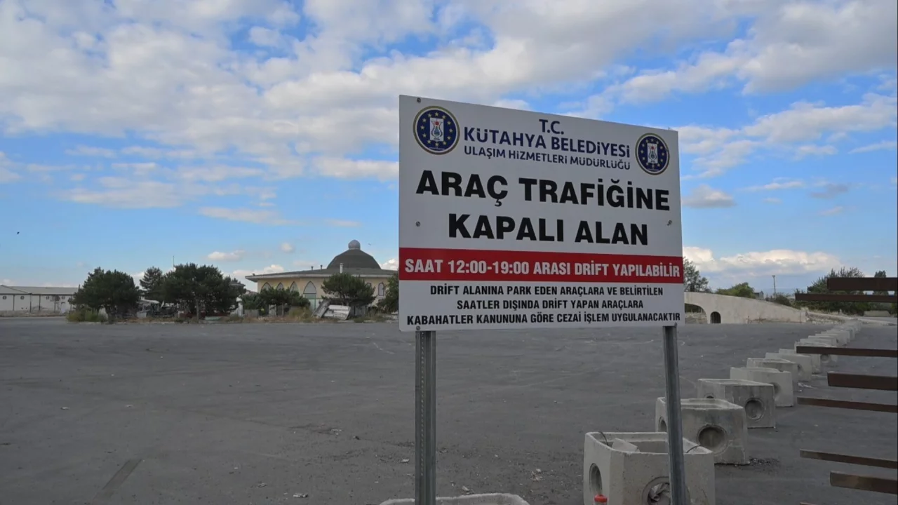 K&uuml;tahya'da g&uuml;r&uuml;lt&uuml; ve g&uuml;venlik şik&acirc;yetleri sonrası drift pisti kapatıldı