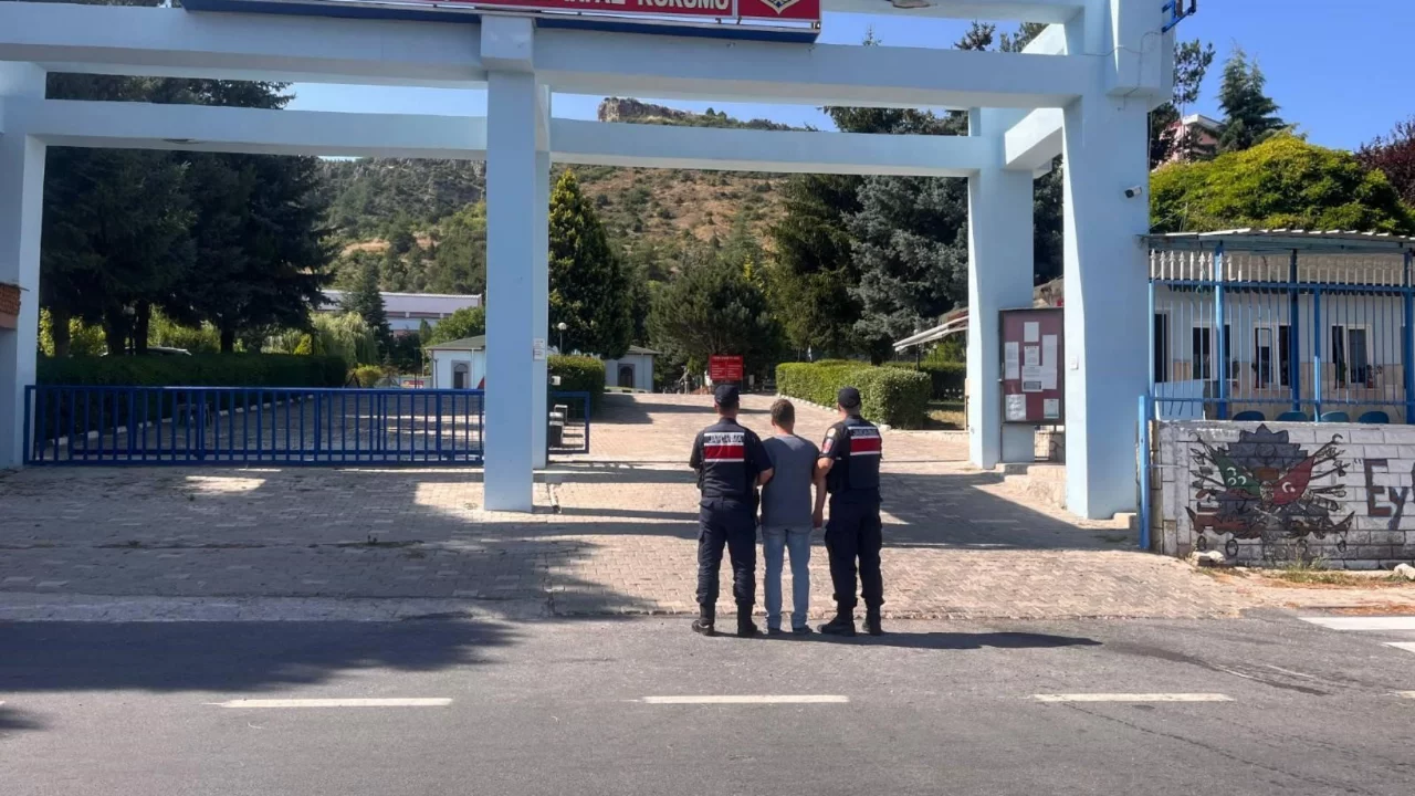 Bilecik'te 1 yıl 13 ay hapis cezası ile aranan şahıs yakalandı