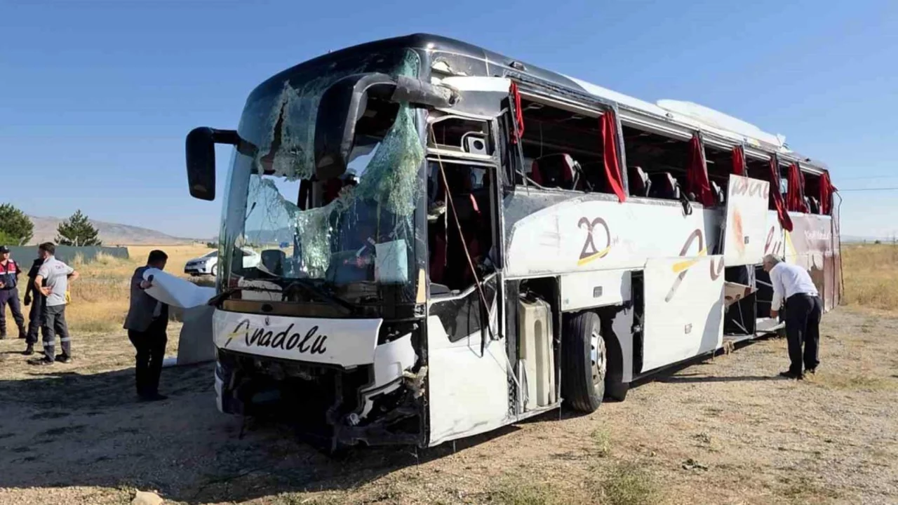 Kütahya'daki otobüs kazasında 25 yaralı taburcu edildi