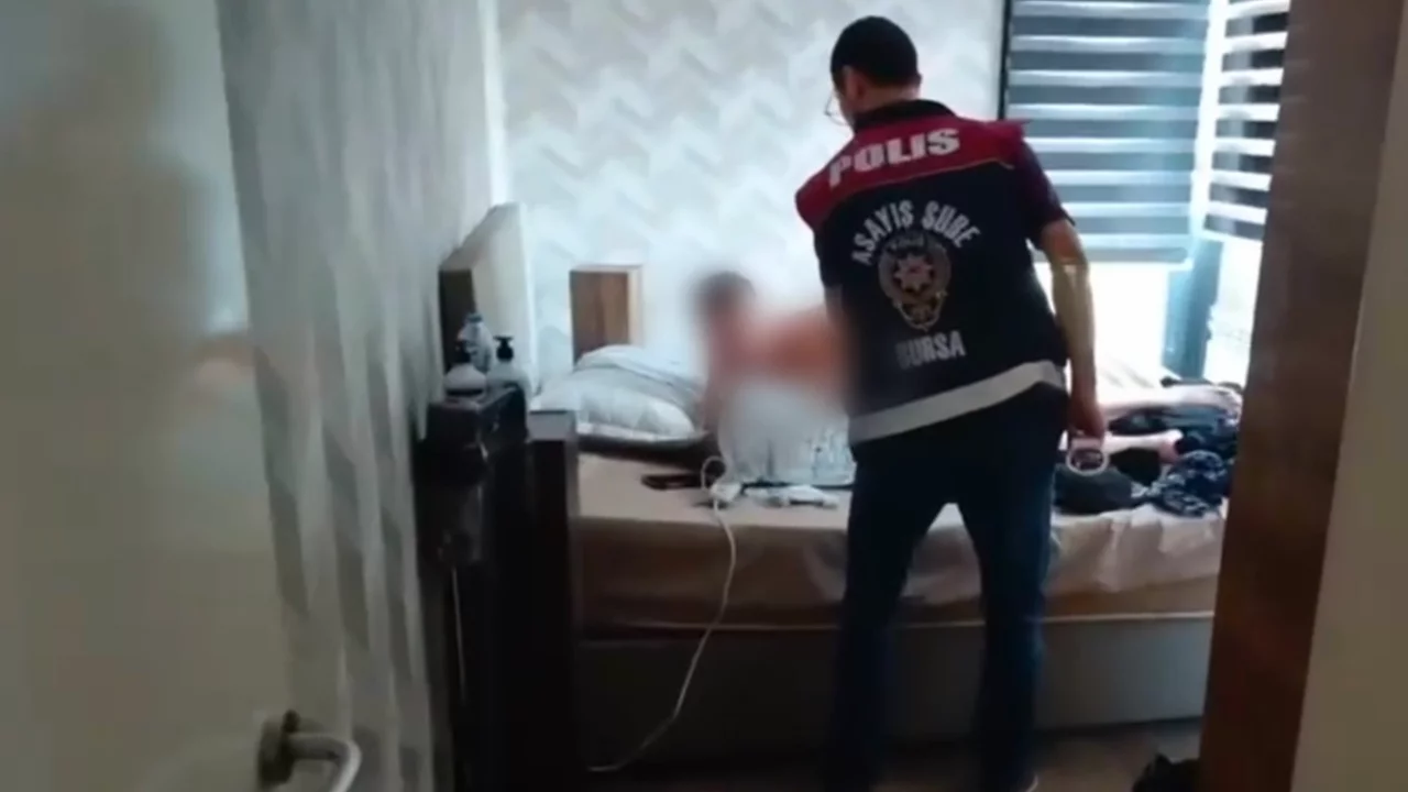 Bursa polisi noter kılığındaki &ccedil;eteyi &ccedil;&ouml;kertti! Patates hat kullanıp milyonları &ccedil;arpmışlar