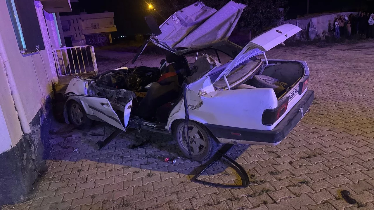 Otomobil ile traktör çarpıştı: 1'i çocuk 4 yaralı