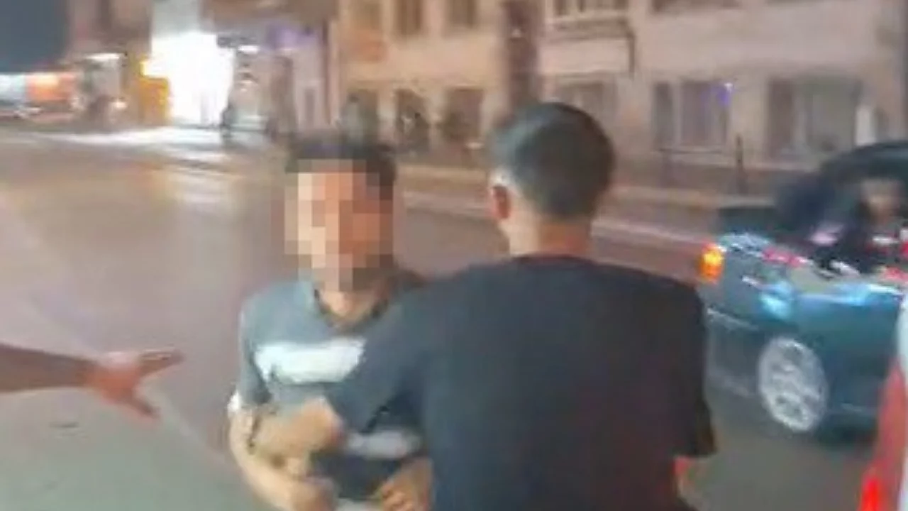 Motosikletliye saldıran s&uuml;r&uuml;c&uuml;ye ağır ceza! 180 bin lira para cezası kesildi