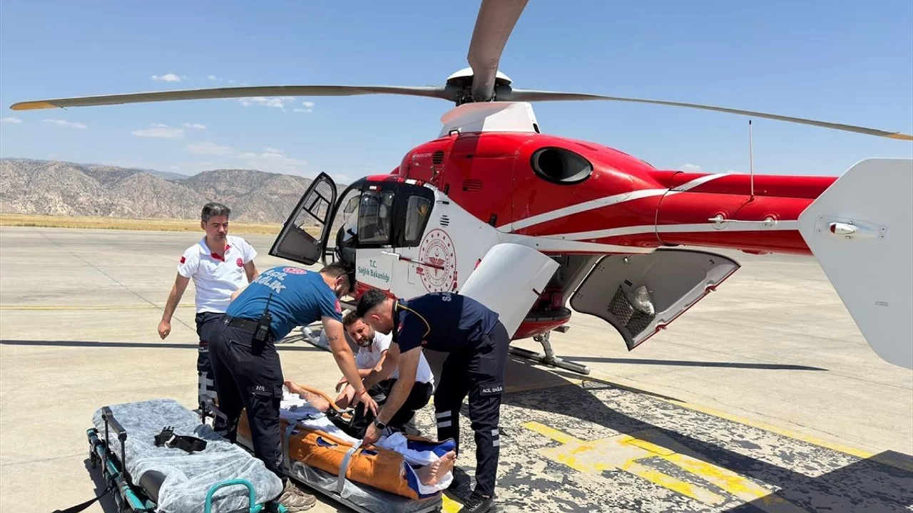 Ambulans helikopter yaralı şahıs i&ccedil;in havalandı