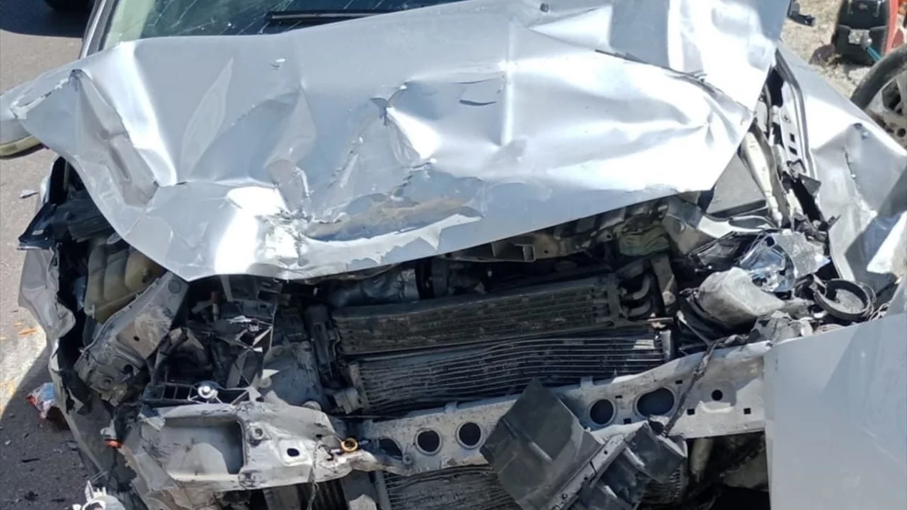 Kayseri'de 2 otomobil çarpıştı! 2 kişi öldü, 9 kişi yaralandı