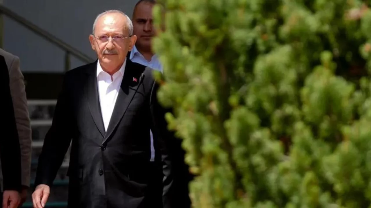 CHP'de peş peşe flaş gelişmeler! 4 il başkanı daha g&ouml;revden alındı...