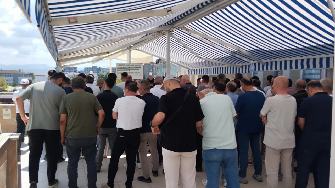 18 yaşındaki gen&ccedil; kız g&ouml;zyaşları i&ccedil;inde uğurlandı! Samsun'da acı veda