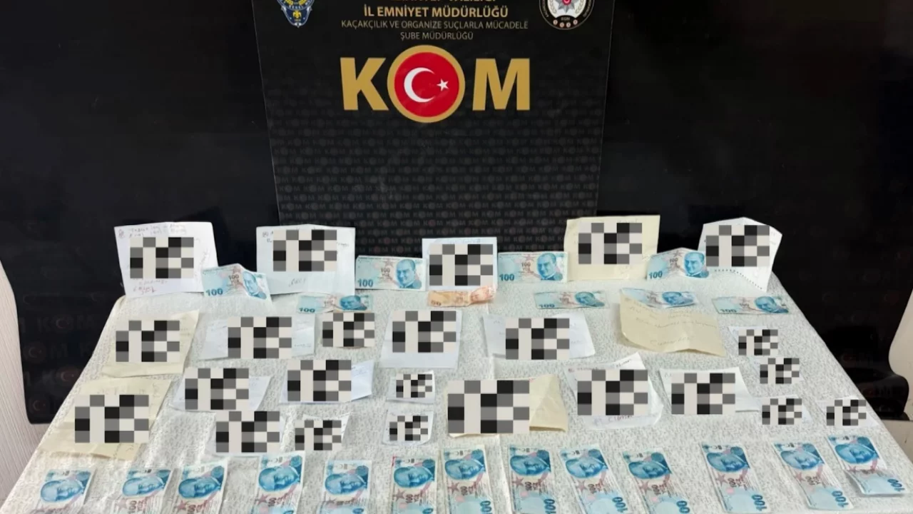 Emniyetten 'b&uuml;y&uuml; ve beddua' operasyonu! Kağıtlarda yazanlar şoke etti...