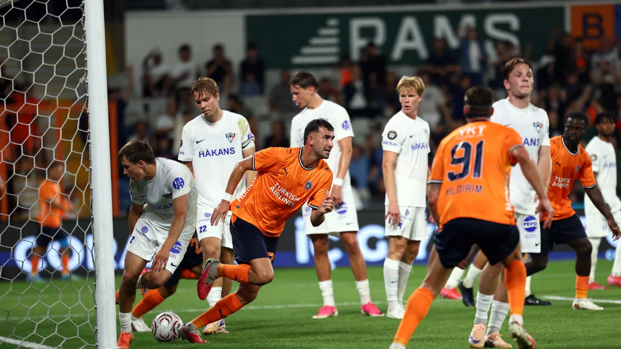 Başakşehir'in yeni sezonda ilk gol&uuml; Emin Bayram'dan