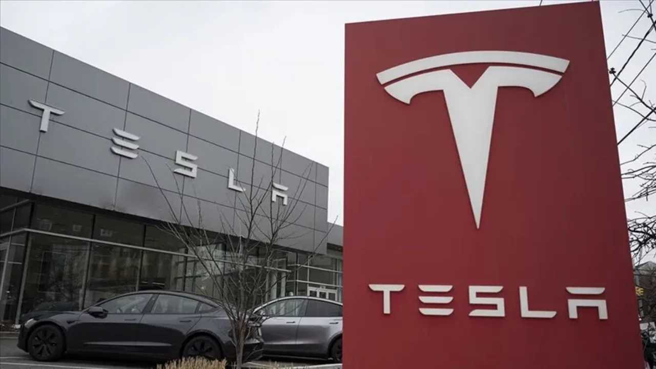 Tesla'nın karı ikinci &ccedil;eyrekte azaldı