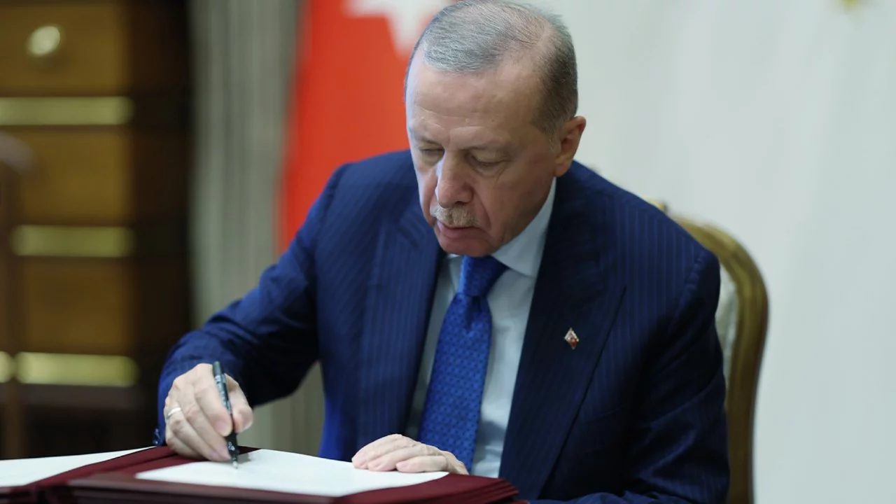 Cumhurbaşkanı Erdoğan imzaladı! 8 &uuml;niversiteye yeni rekt&ouml;r