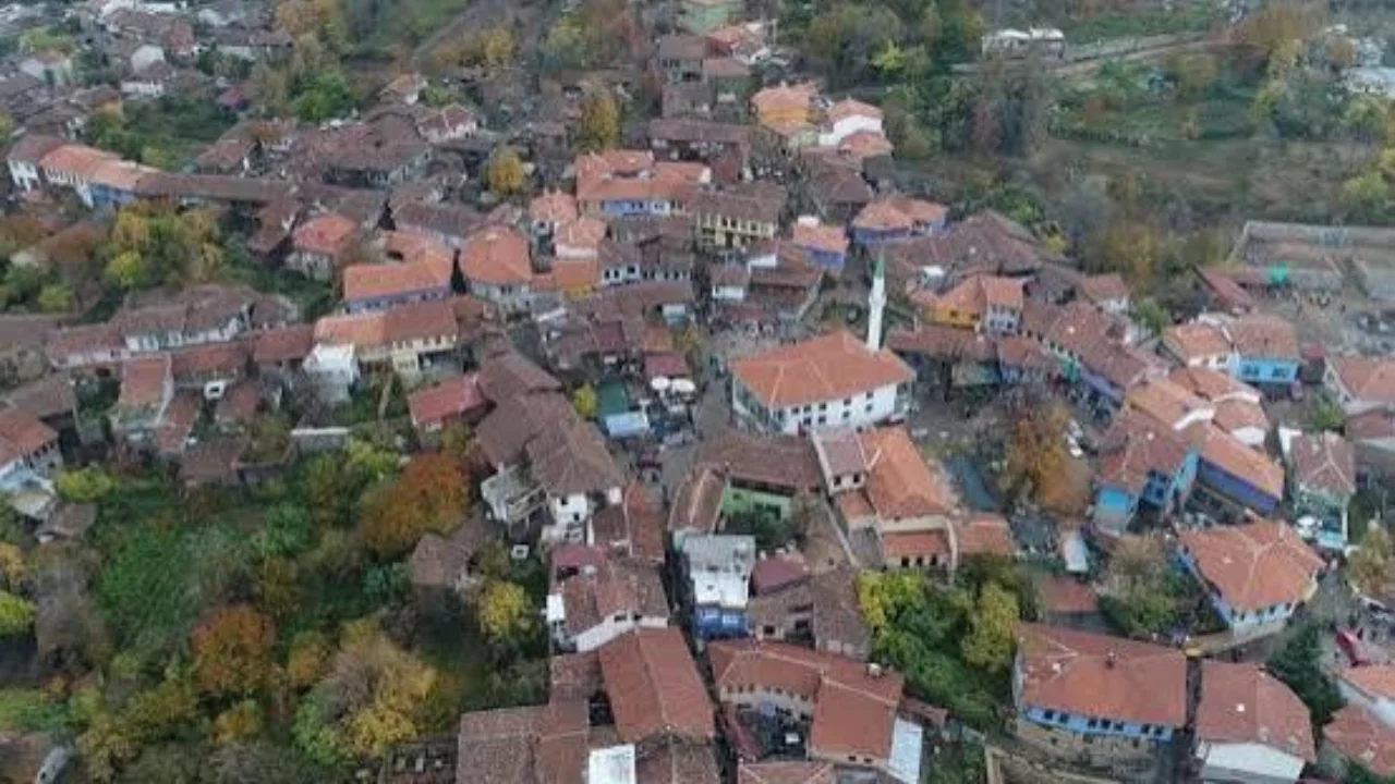 Bursa'da hafta sonunun en renkli buluşması! G&ouml;k&ccedil;e K&ouml;y'de sanat, m&uuml;zik ve eğlence bir araya geliyor