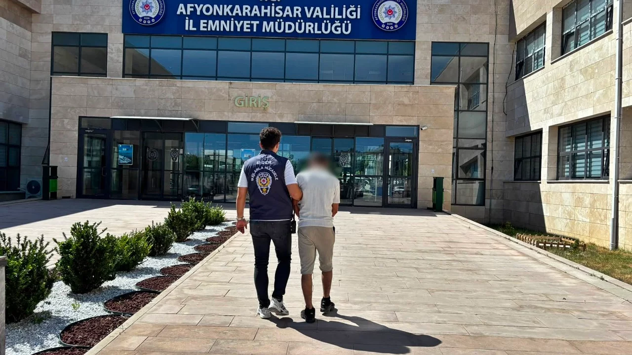 Dolandırıcılık suçundan aranan şahıs yakalandı