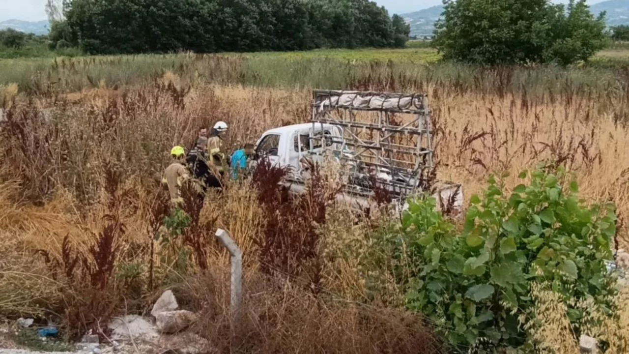 Bursa'da panik anları! Kontrolden &ccedil;ıkıp tarlaya savruldu