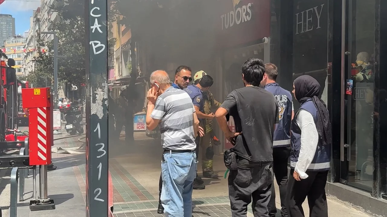 7 katlı binada yangın paniği