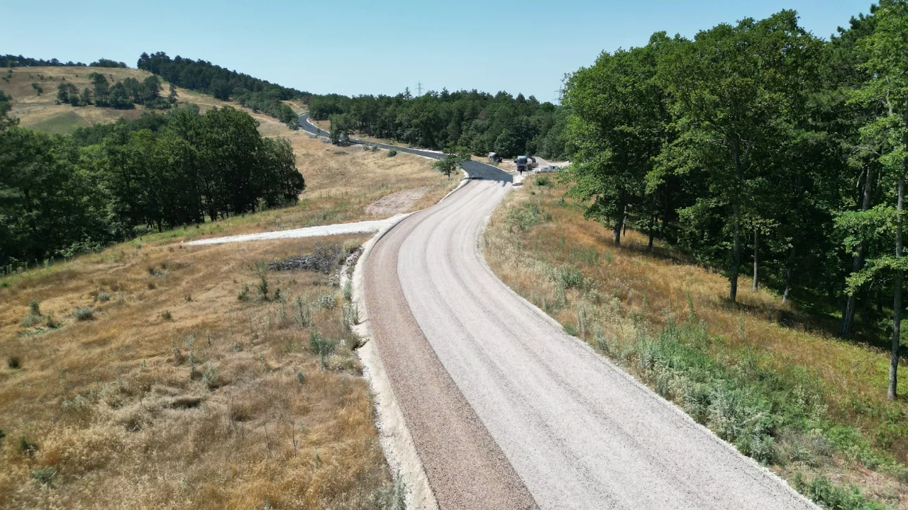 Bursa'da kırsal yollar yenileniyor! 11 mahallede 45 kilometrelik ulaşım hamlesi