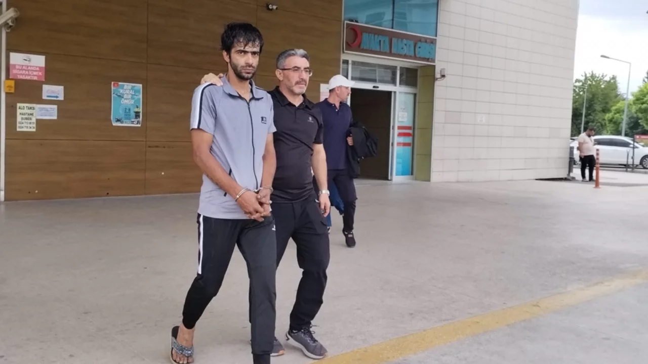 Kameralar ele verdi! Bursa'da bakır hırsızı tutuklandı...