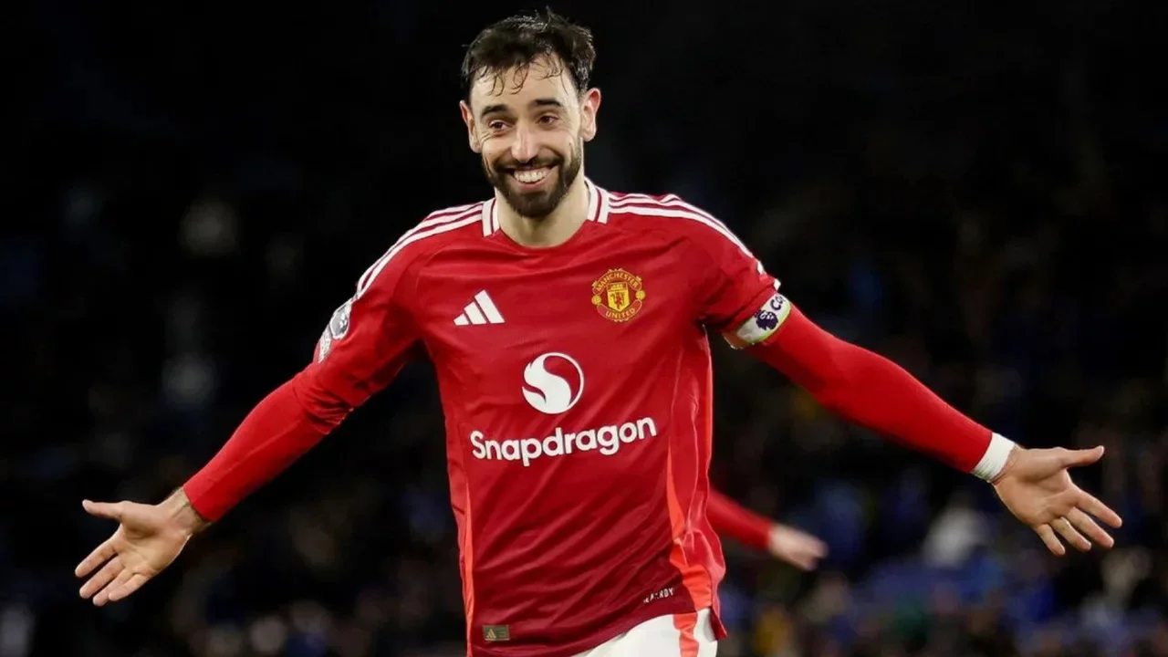 Galatasaray'da Bruno Fernandes &ccedil;ılgınlığı! Dev transferin dudak u&ccedil;uklatan maliyeti ortaya &ccedil;ıktı