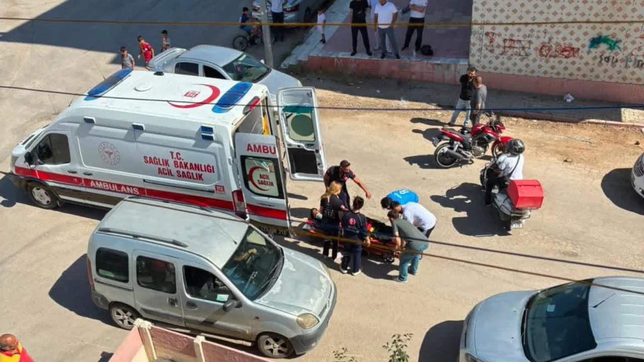 Elazığ'da otomobil-motosiklet &ccedil;arpıştı: 1 yaralı