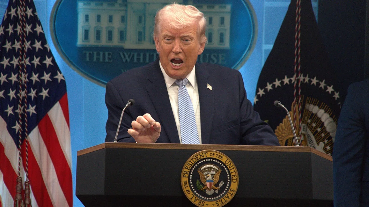 Trump: "Husiler saldırılara devam ederse İran'ı sorumlu tutacağız"