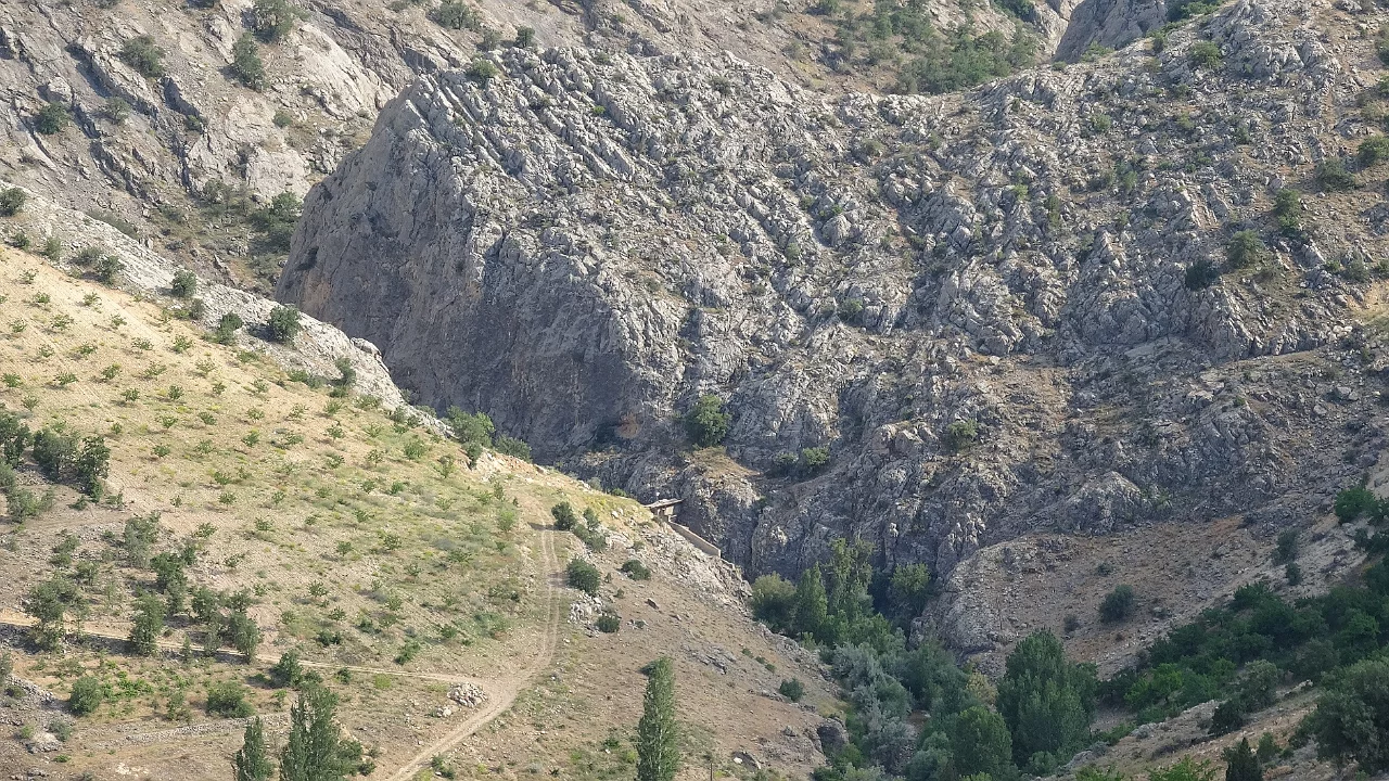 Kayıp kadının cenazesi g&uuml;nlerdir aranıyor!