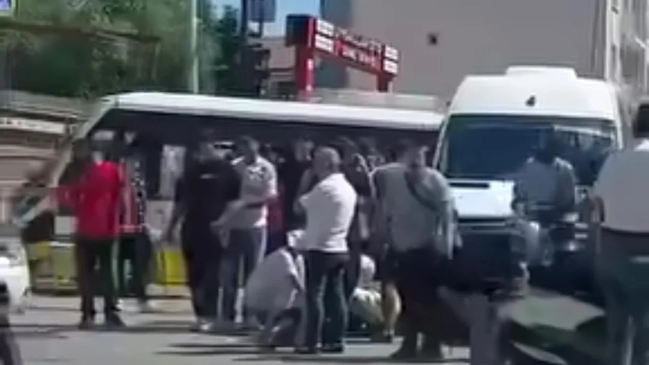 Bursa'da kavşakta dehşet! Minib&uuml;s&uuml;n altında kaldı...