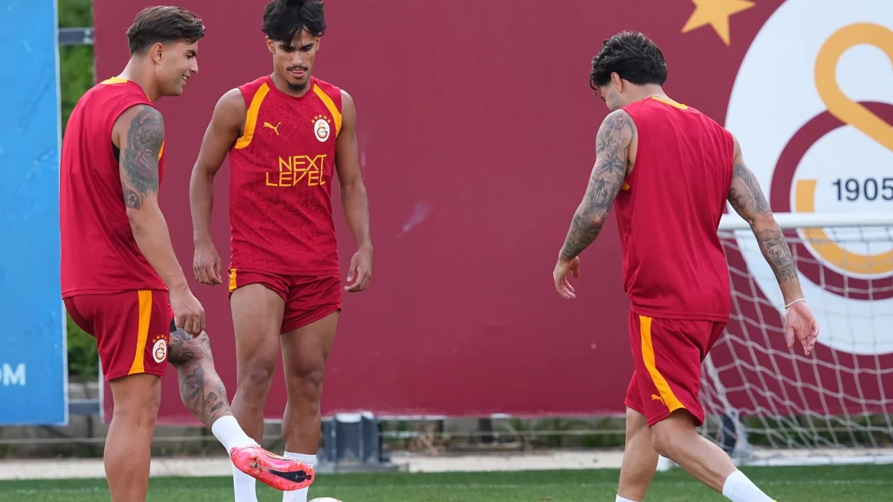 Galatasaray'da yeni sezon hazırlıkları hız kesmeden s&uuml;r&uuml;yor