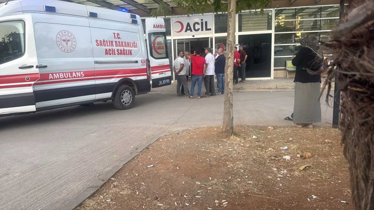 D&uuml;ğ&uuml;nde silah dehşeti! Havaya ateş a&ccedil;mak isterken 2 kişi yaralandı