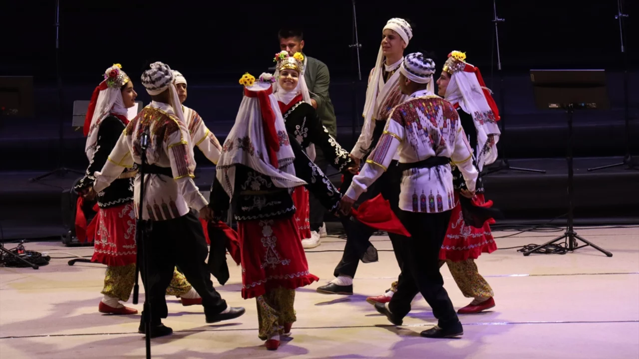 Medeniyetler Korosu'ndan 87. yıla &ouml;zel unutulmaz konser