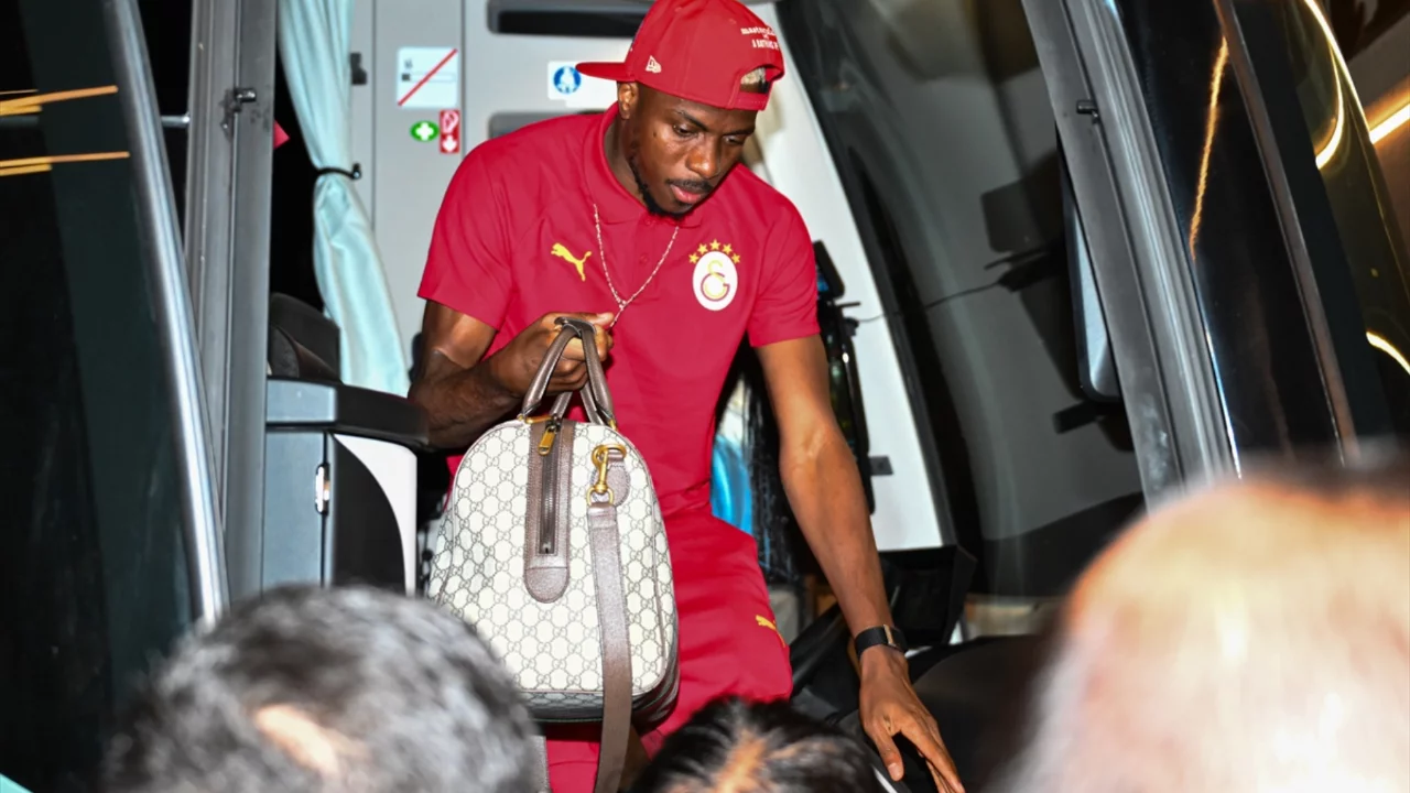 Galatasaray Avusturya kampına başladı! Taraftarlardan coşkulu karşılama
