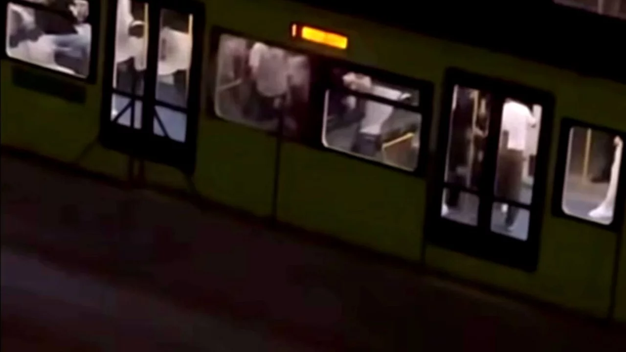 Bursa metrosunda yumruklu kavga! Yolcular panik yaşadı, seferler aksadı...