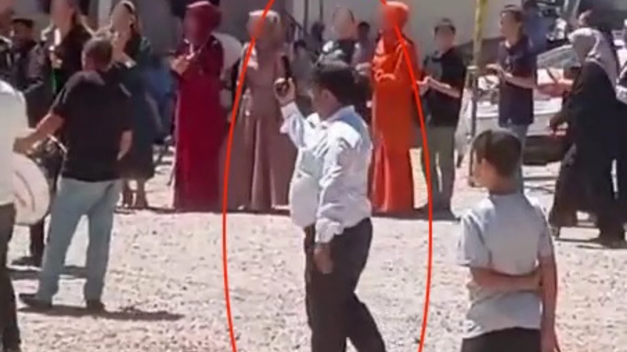 Düğünde havaya ateş açan mahalle muhtarı tepki topladı