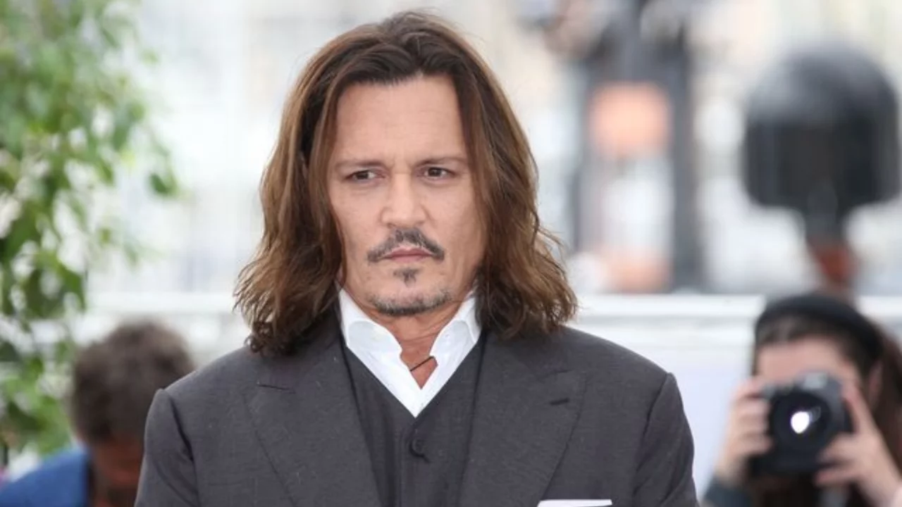 Johnny Depp'ten hayranlarına sürpriz: Ebenezer Scrooge karakteriyle Comic-Con'a damga vurdu