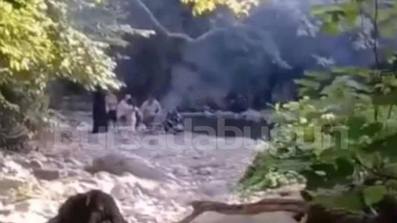 Bursa'nın g&ouml;zde k&ouml;y&uuml;nde tepki &ccedil;eken g&ouml;r&uuml;nt&uuml;ler: Yasağa rağmen dinlemediler!
