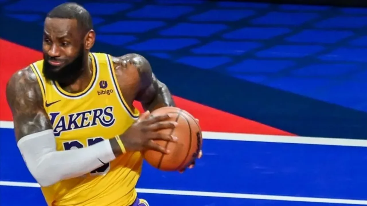 LeBron James'in yeni sezonda formasını giyeceği takım belli oldu