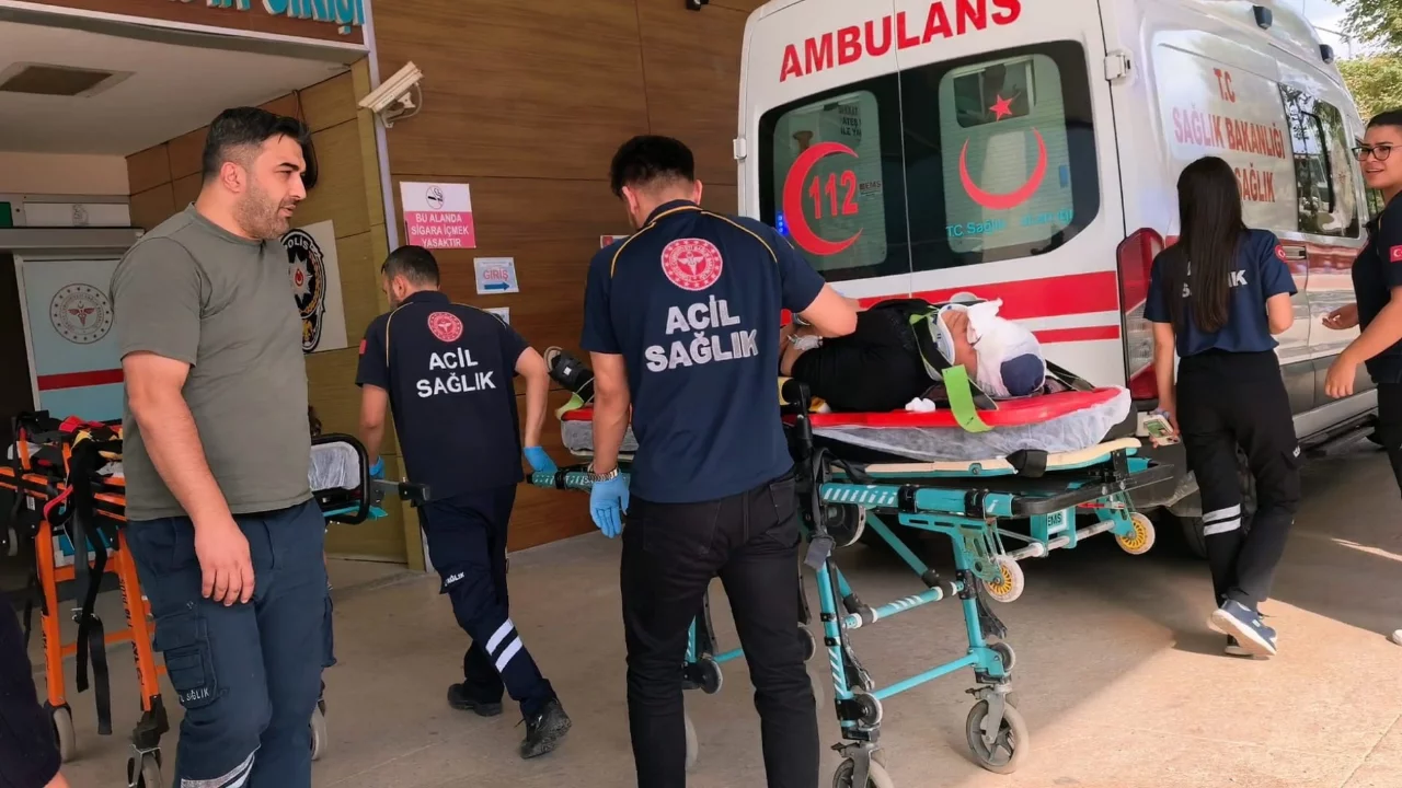 Bursa'da bariyerlere &ccedil;arpan ara&ccedil;ta can pazarı! 5 yaralı var...