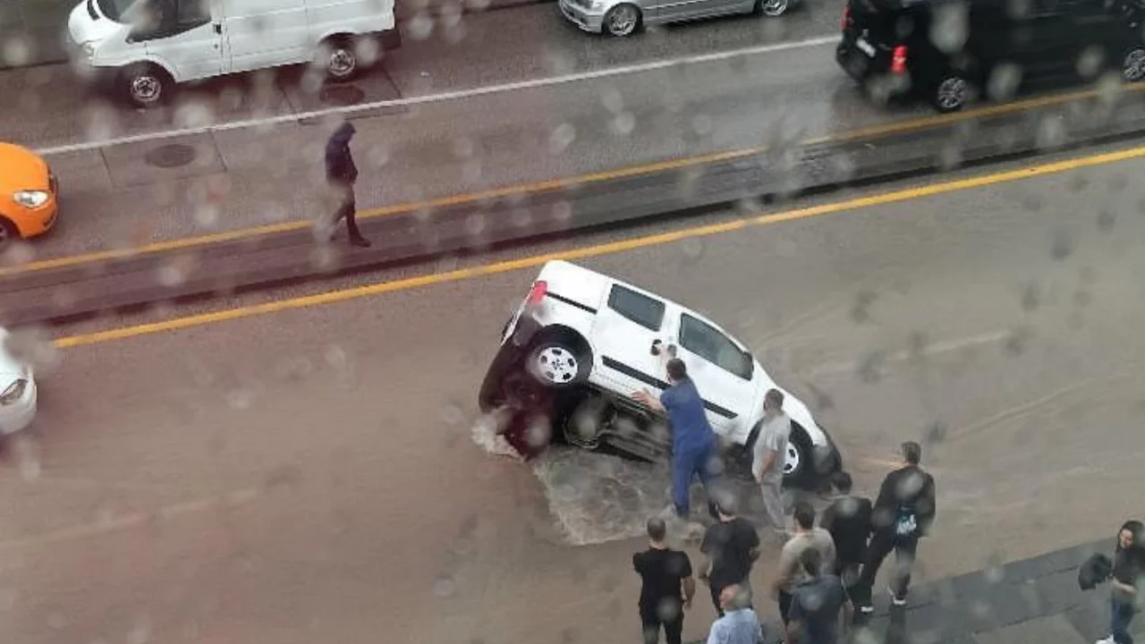 Başkentte alarm veren g&ouml;r&uuml;nt&uuml;ler! Hayat fel&ccedil; oldu...