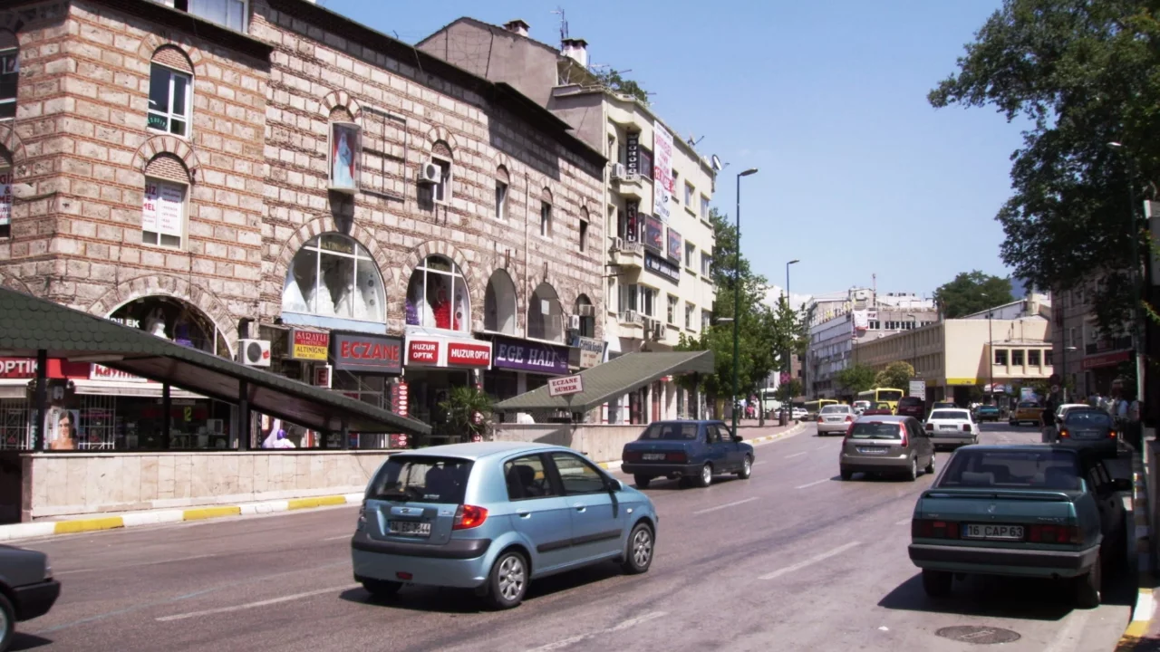 Bursa'da trafiği kilitleyen noktalar tek tek a&ccedil;ıklandı! İşte masadaki &ccedil;&ouml;z&uuml;m &ouml;nerileri