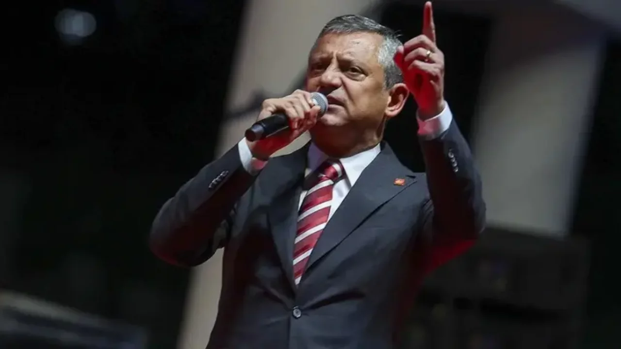 &Ouml;zg&uuml;r &Ouml;zel'in Yeni Partisi'nde Bursalı isim dikkat &ccedil;ekti! Kritik g&ouml;reve getirildi