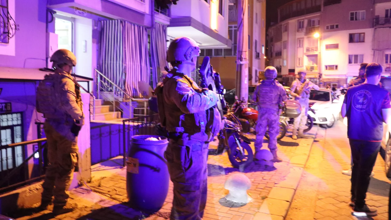 53 yılla aranan 2 firari JASAT'ın sıkı takibinden ka&ccedil;amadı