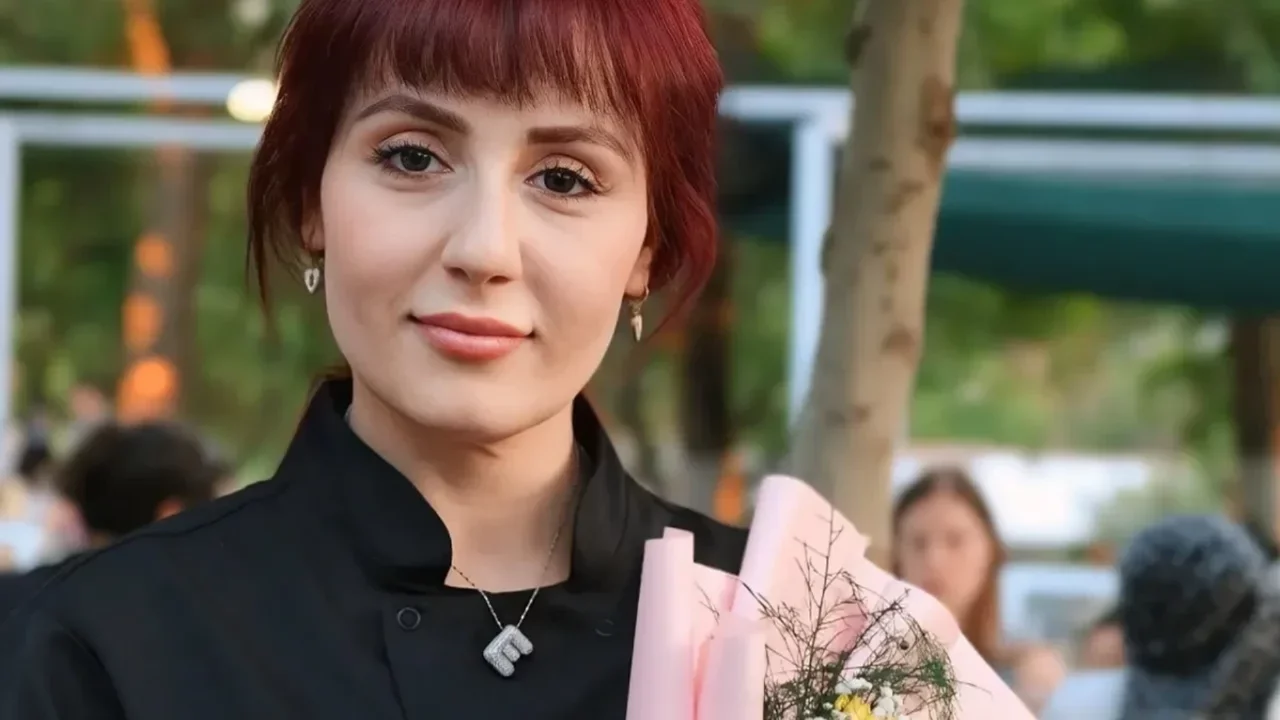 MasterChef 2026 Esra T&uuml;rk kimdir? Aslen nereli, evli mi, ka&ccedil; &ccedil;ocuğu var?