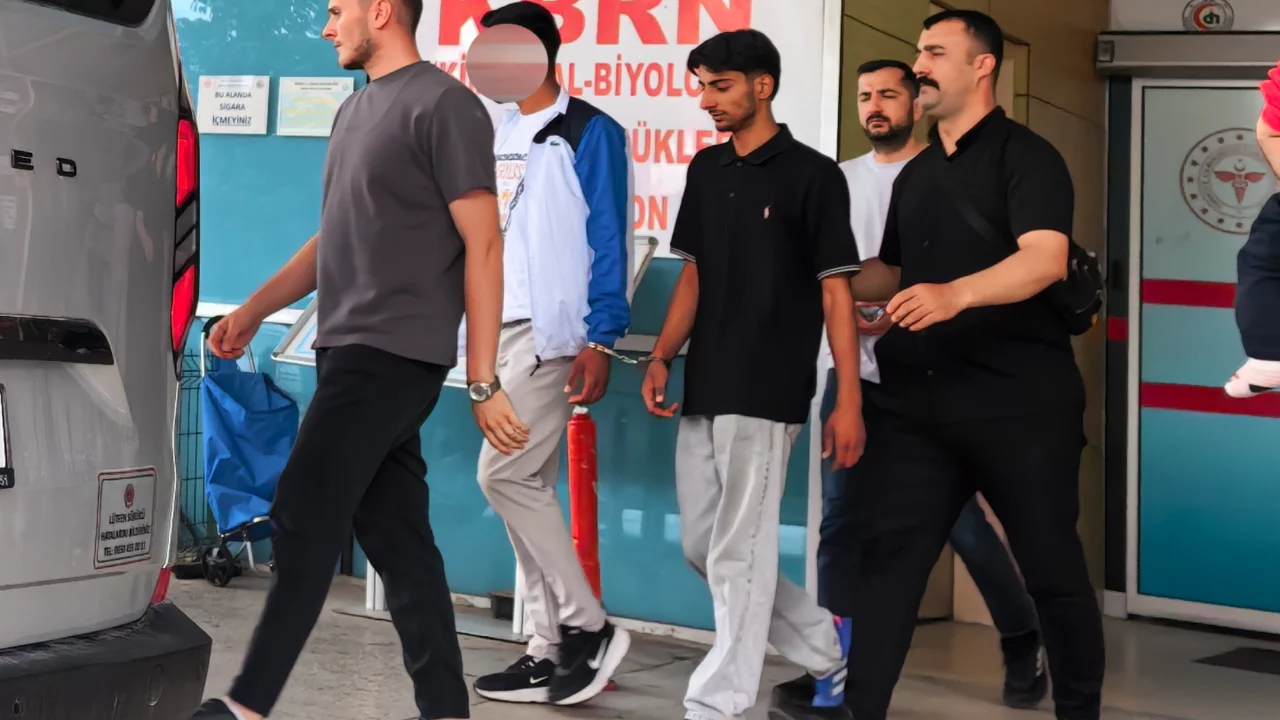 Bursa'da kentin meydanında gasp!