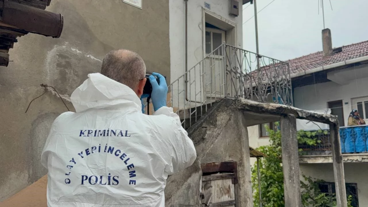 Ağır koku acı ger&ccedil;eği ortaya &ccedil;ıkardı: 73 yaşındaki adam evinde &ouml;l&uuml; bulundu