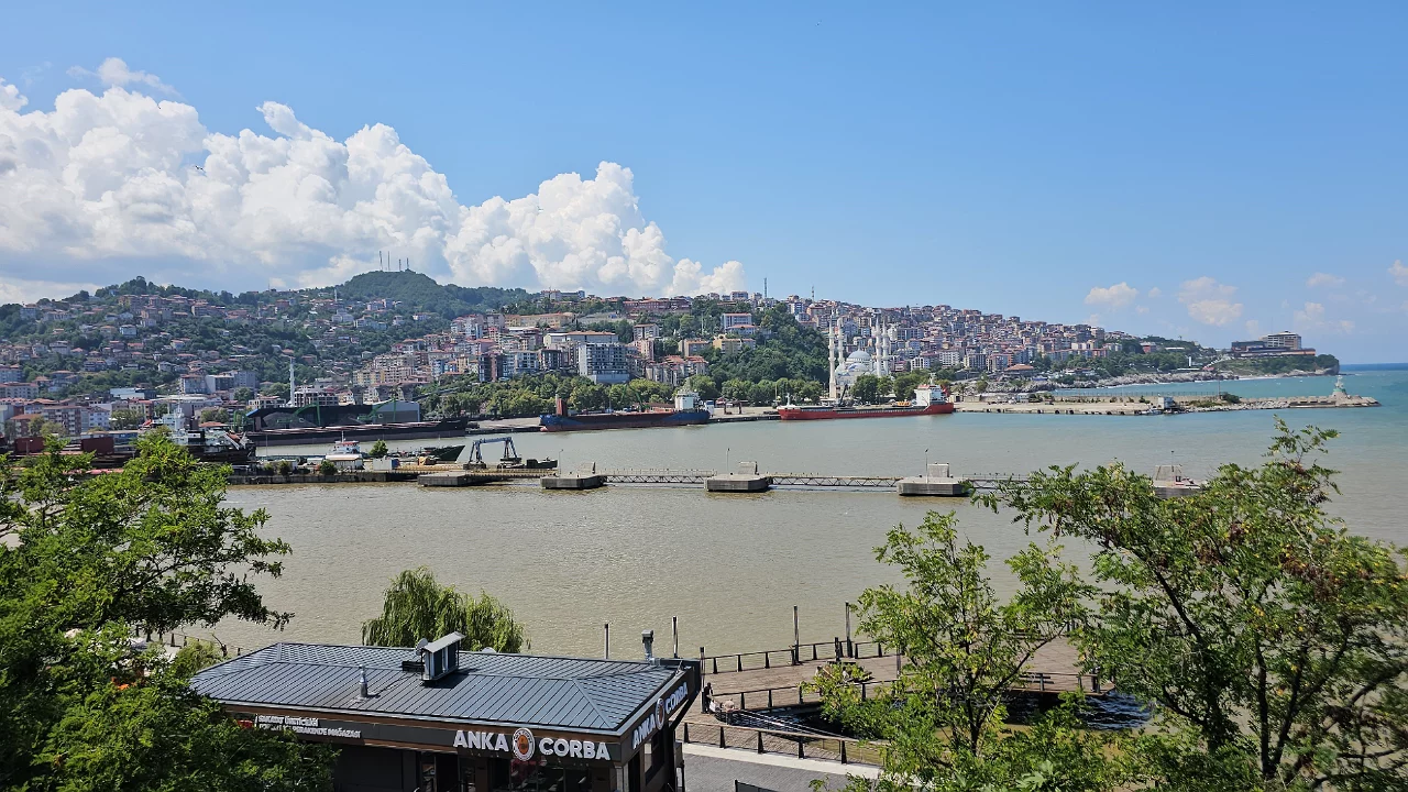Sağanak sonrası denizin rengi değişti