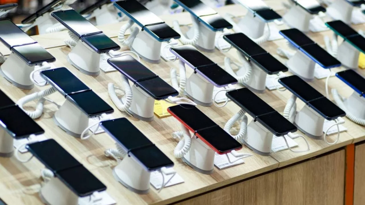 Yeni telefon alacaklar için kötü haber! Zam yolda...